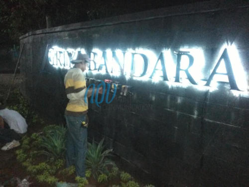 Pemasangan Latter Timbul GRIYA BANDARA SENTOSA